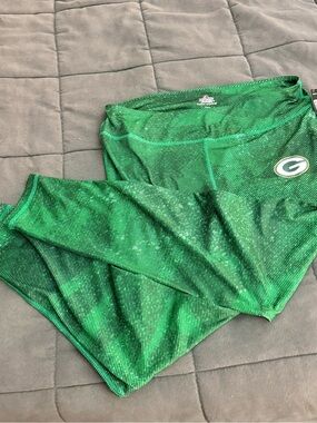 Women’s Green Bay Packers leggings size L. NWT